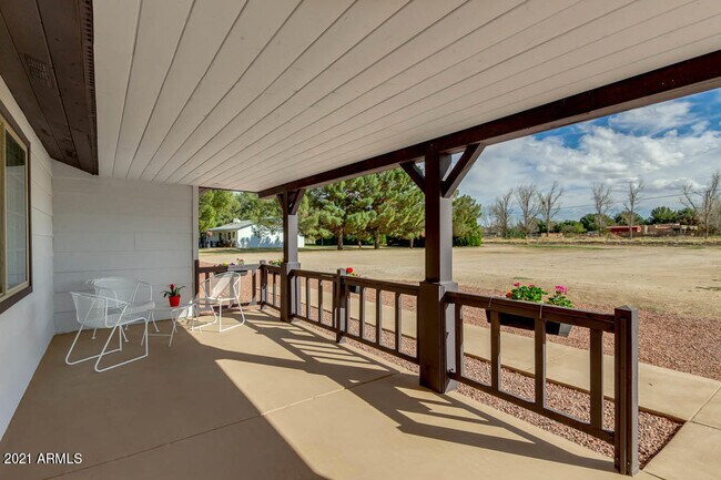 Foto del edificio - 17838 E Mews Rd