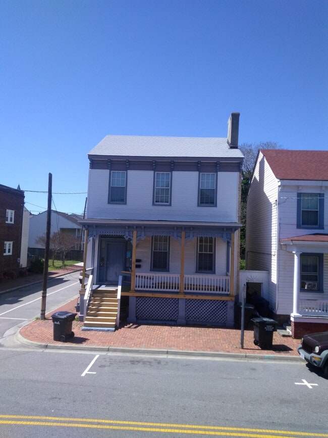 Building Photo - 720 dinwiddie st