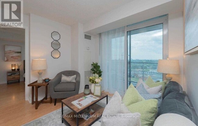 Photo du bâtiment - 83 Borough Dr