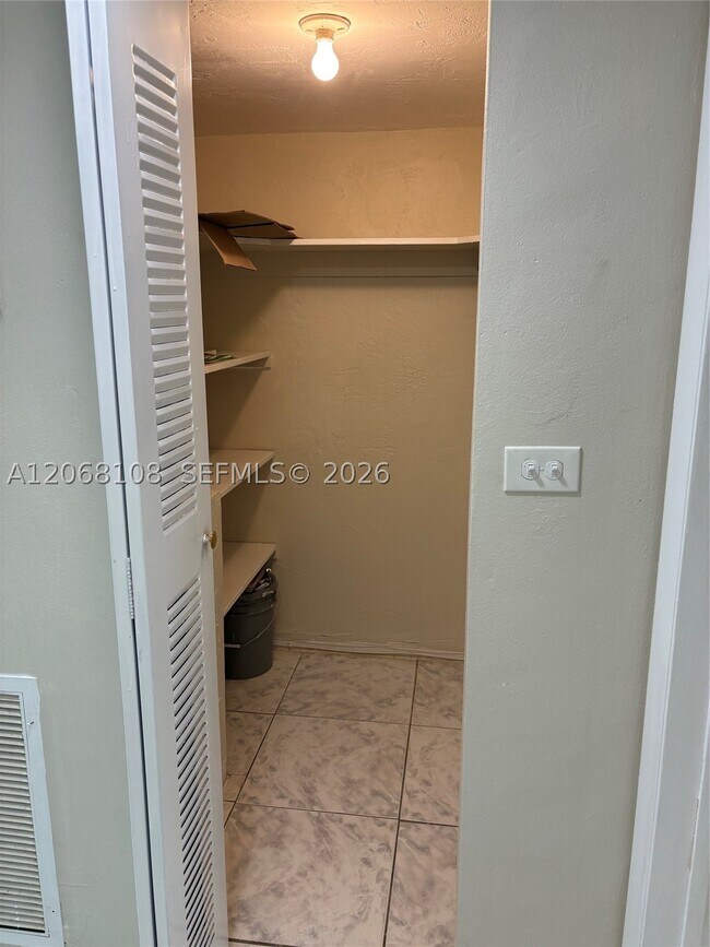 Foto del edificio - 16215 NE 18th Ct