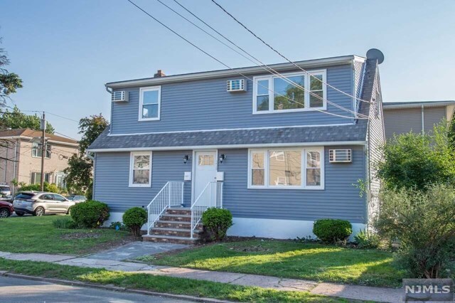 Building Photo - 228 Elm St