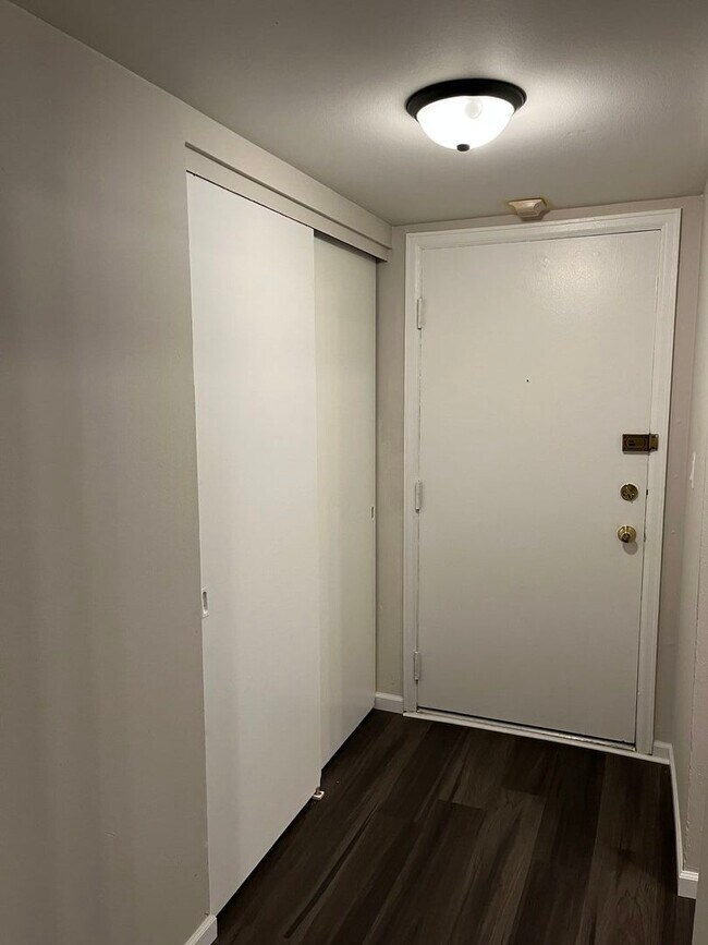 Foto del edificio - 5101 Carriage Way Dr