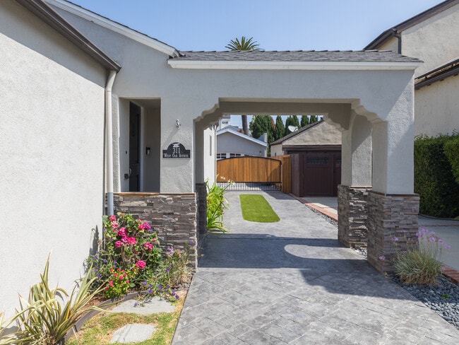 Driveway to garage - 311 W Oak Ave