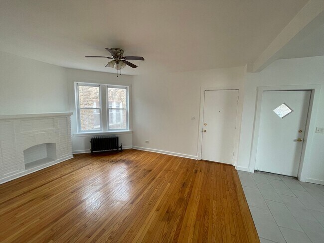 Foto del edificio - 6343 N Claremont Ave