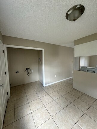 Building Photo - 1015 Shilo Ave