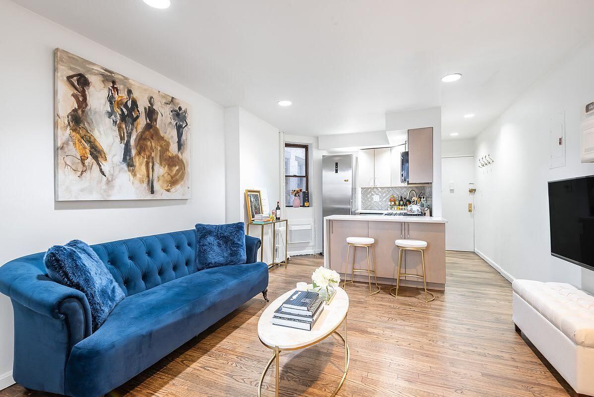 Foto principal - 220 E 82nd St