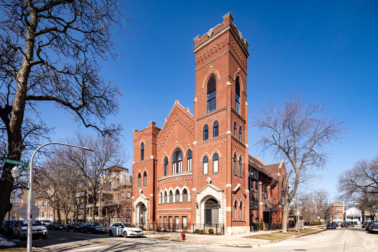 Primary Photo - 2900 W Shakespeare Ave