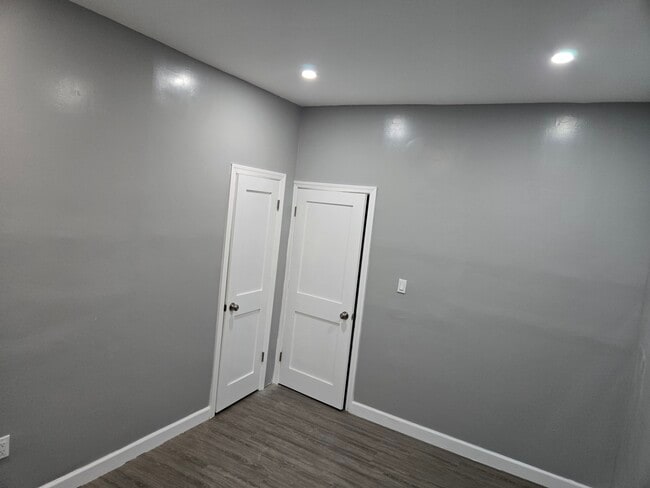Building Photo - 521 Hegeman Ave