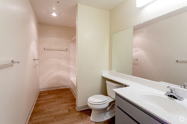 2HAB,2BA - 1,000 ft² - Lund Garden Apartments