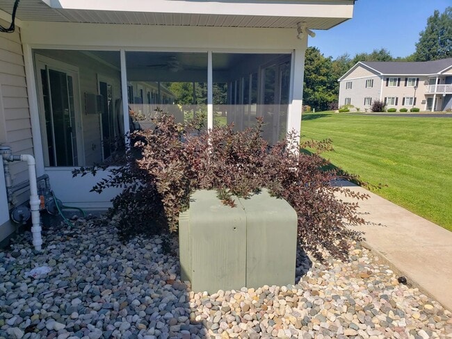 Building Photo - 228 Dewitt Ave