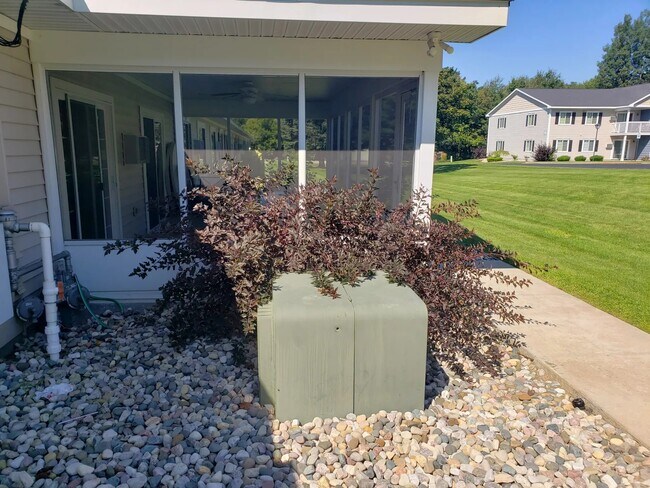 Foto del edificio - 228 Dewitt Ave