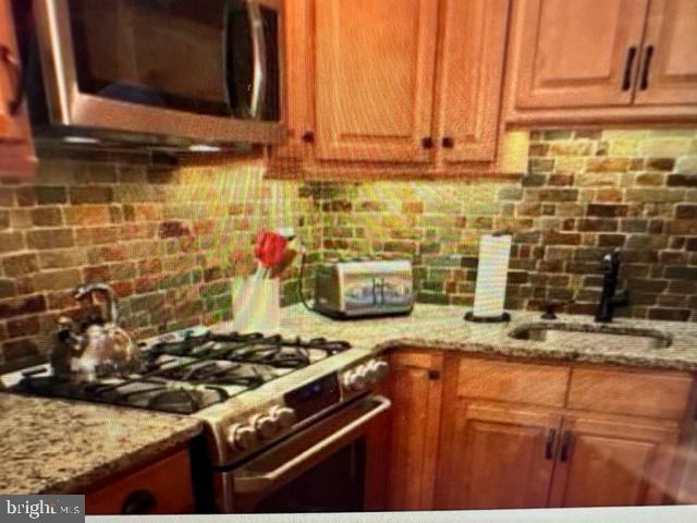 Primary Photo - 49 Rampart Dr