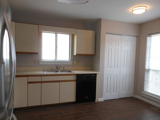 Building Photo - 4127 Lake Mist Dr NW