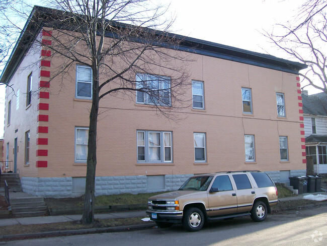 Building Photo - 3200 Bloomington Ave