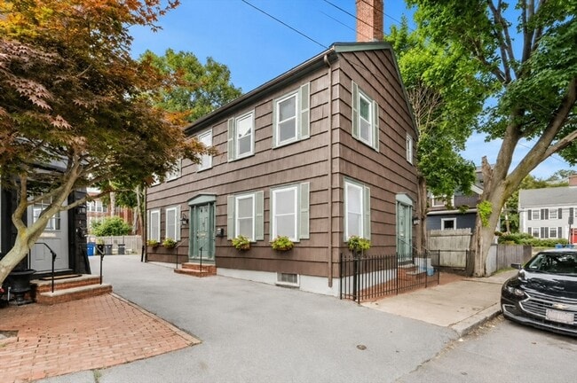 Building Photo - 6 Blaney St