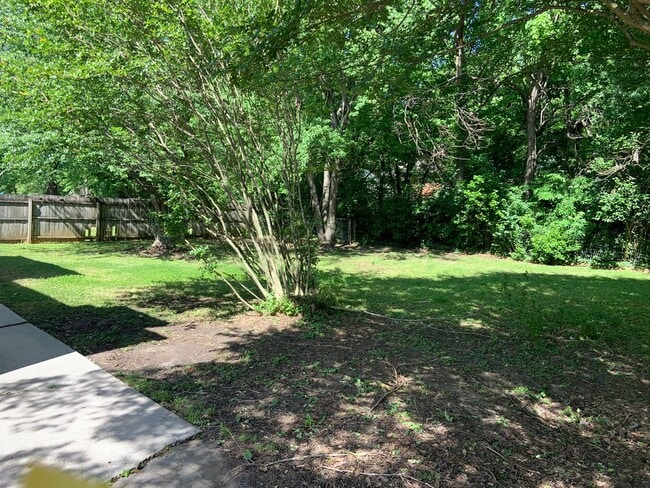 Building Photo - 2 BR Ranch with basement convenient to 29
