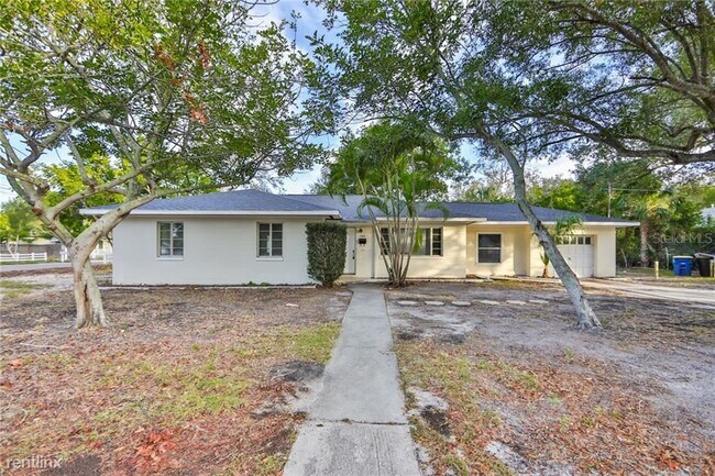Building Photo - 4 br, 2 bath House - 1000 Lotus Path