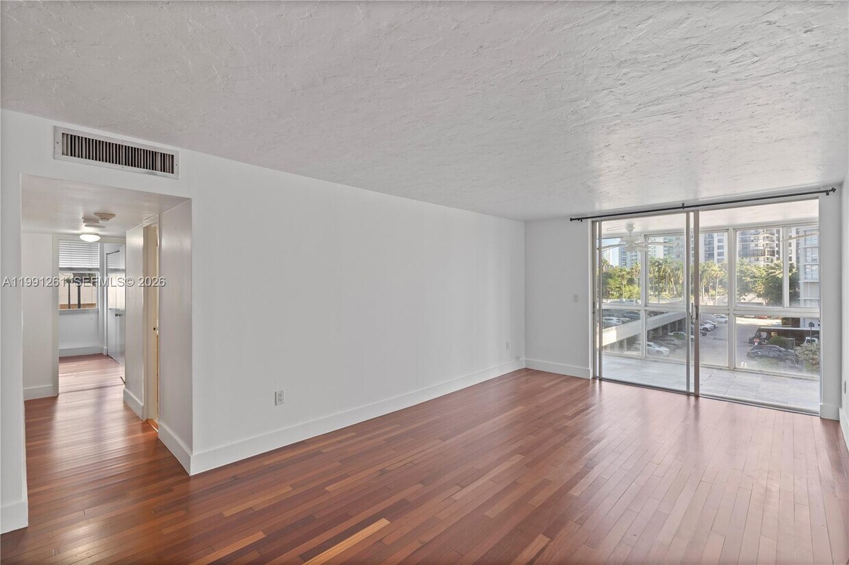 Foto del edificio - 145 SE 25th Rd