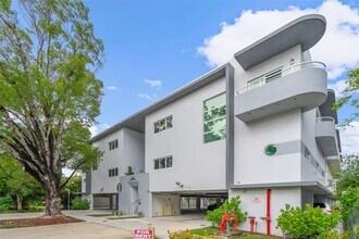 Building Photo - 645 Palmetto Dr