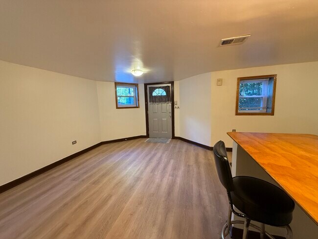 Foto del edificio - 6906 N Wayne Ave
