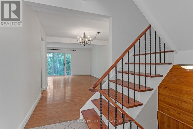 Photo du bâtiment - 1387 Royal York Rd