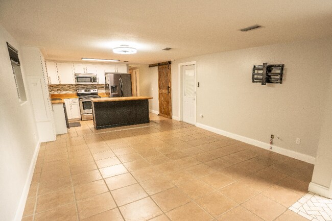 Foto del edificio - 3703 N Tampa St