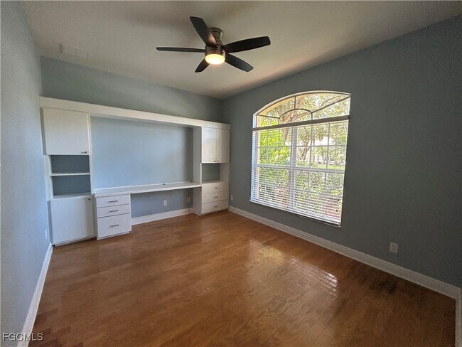 Foto del edificio - 9947 Colonial Walk N
