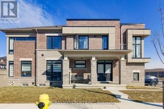 Building Photo - 4 Haldimand Cres