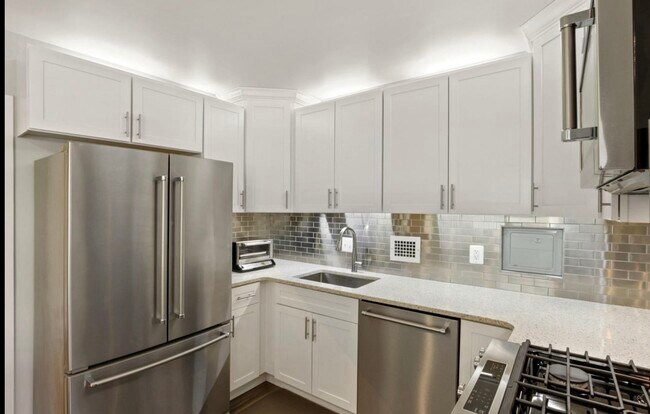 Foto del edificio - 5500 Friendship Blvd