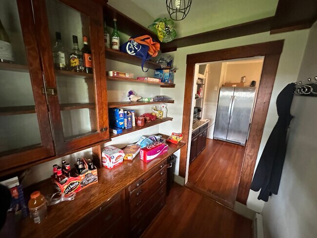 Building Photo - 297 River Rd