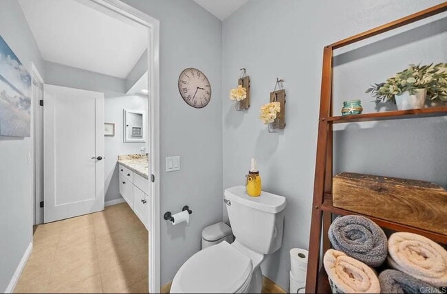 Building Photo - "Charming 1-Bedroom Apartment with Hardwoo...