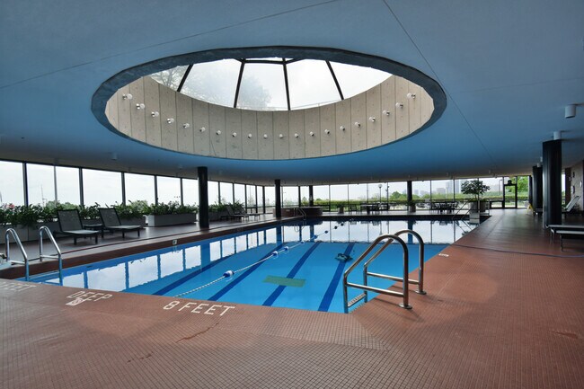 Foto del edificio - 155 N Harbor Dr