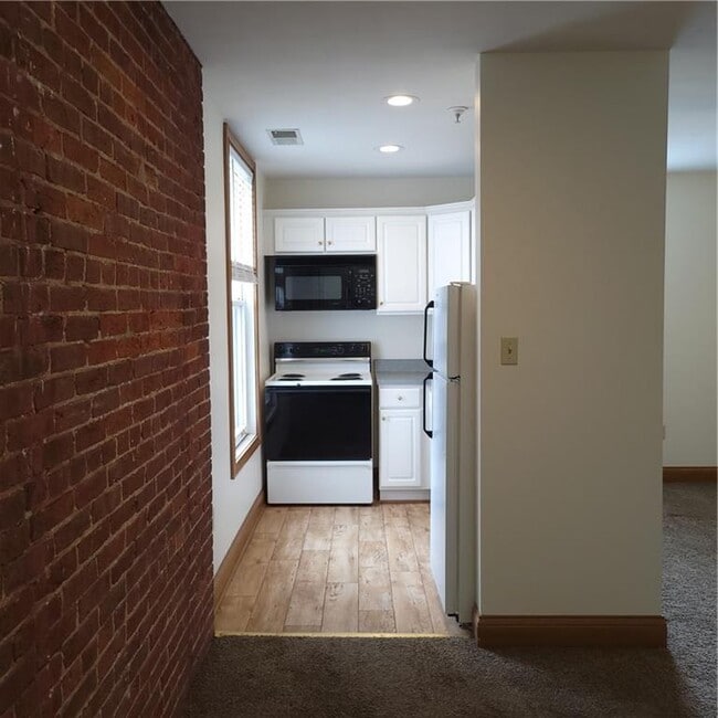 96 E Oak St Unit 96, Zionsville, IN 46077 Condo for Rent in