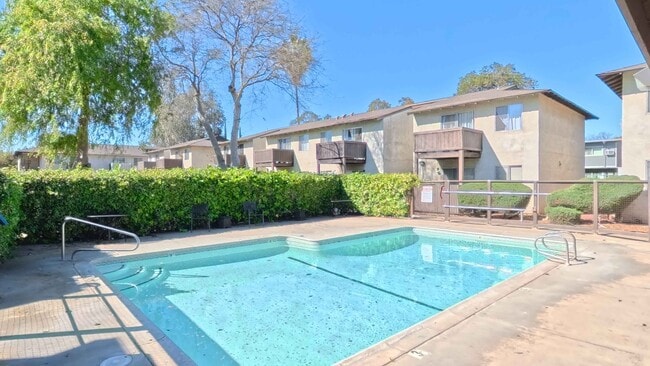 Pool - Silk Oak Apartments