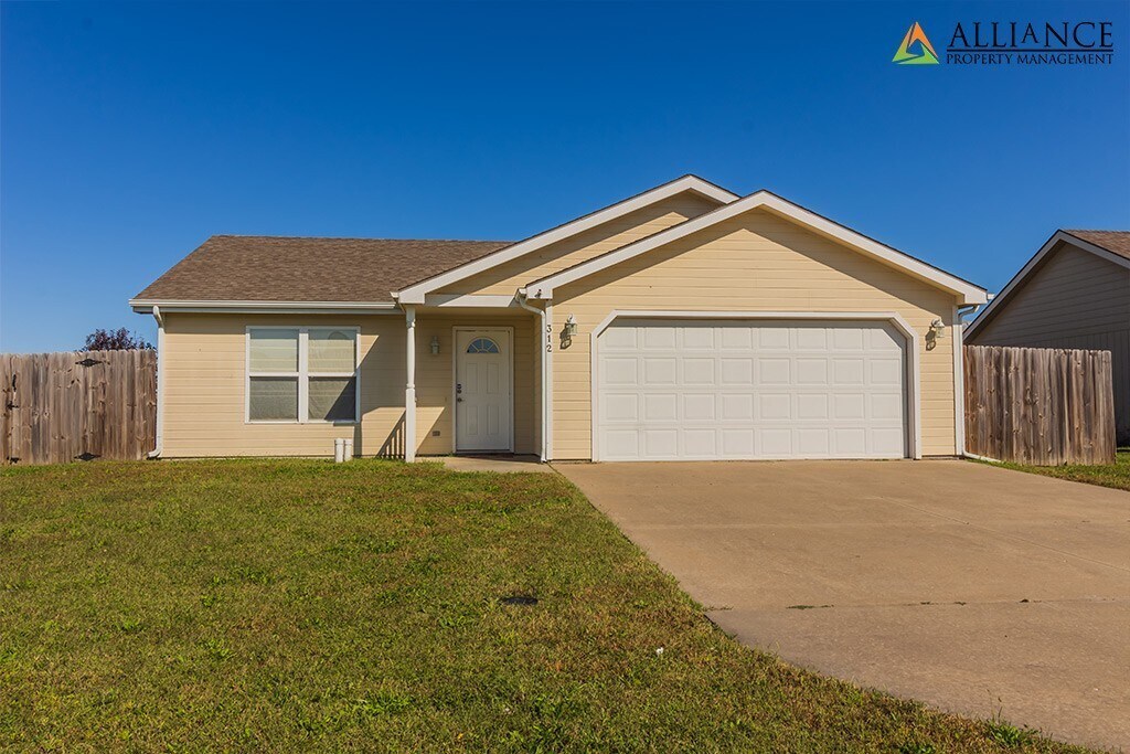 312 Northfield Rd, Manhattan, KS 66502 House Rental in Manhattan, KS