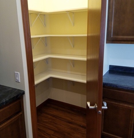 Foto del edificio - 244 N Wilson Ave