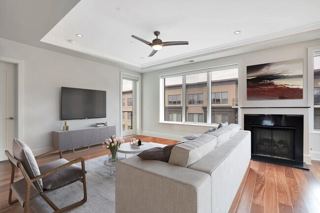 Building Photo - 250 HENLEY Pl