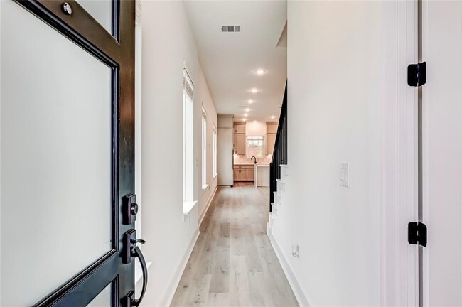 Building Photo - 1703 Kit Cir