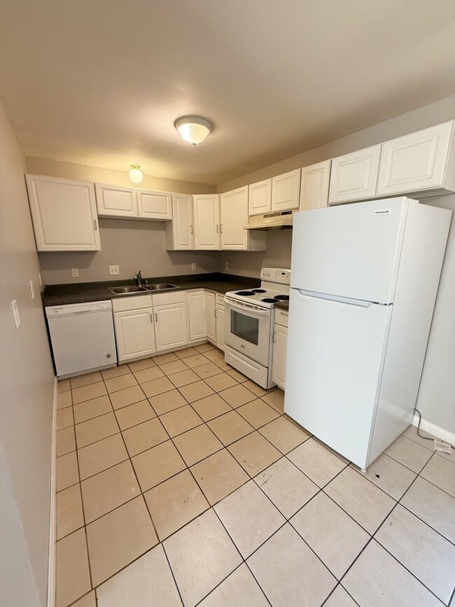 Building Photo - 2 Bed 1.5 Bath Townhome in Colusa Terrace ...