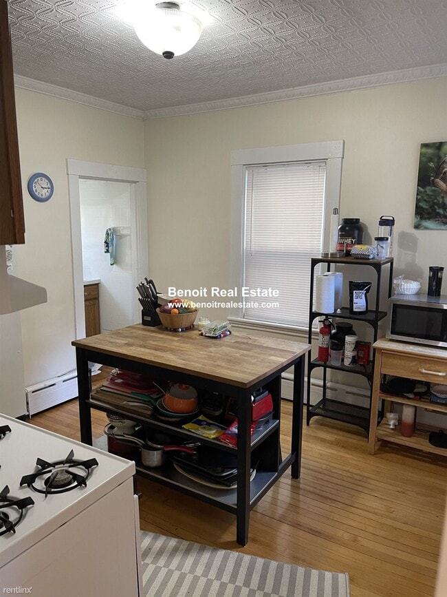 Building Photo - 3 br, 1.5 bath House - 9 Newbury St