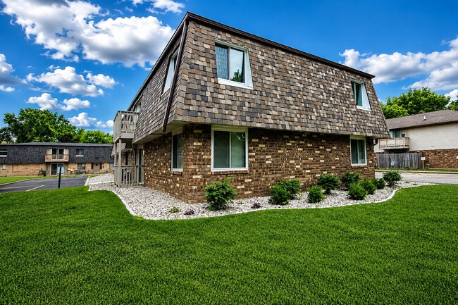 Building Photo - 370 Villabrook Dr