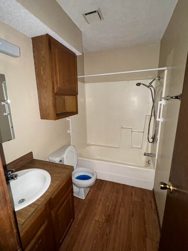 Foto del edificio - 1211 Parkwood Ct