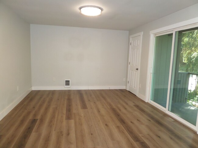 Foto del edificio - Super Cute and RENOVATED 2-Bedroom Condo i...