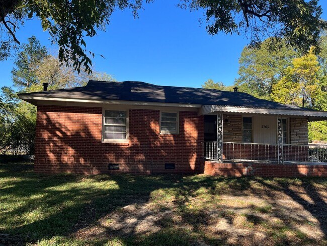 Foto del edificio - **ON HOLD**4 Bedroom / 2 Bathroom Home for...