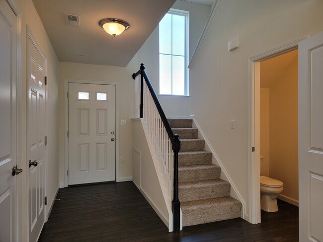 Foto del edificio - 62 Rollins Ln