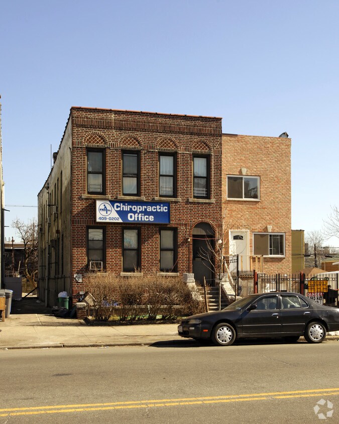 Building Photo - 1114 White Plains Rd