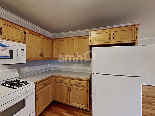 Building Photo - 650 Maple Court
