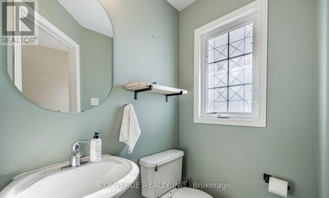 Photo du bâtiment - 60 Shephard Ave