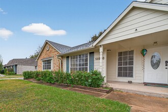 Building Photo - 13908 Cravenridge Dr