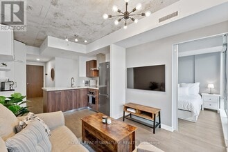 Building Photo - 461 Adelaide St W